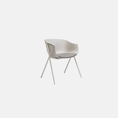 Bai Chair | Cross Legs